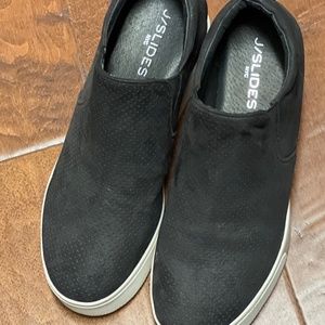 J Slides Black platforms